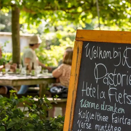 Hotel De Pastorie 2*